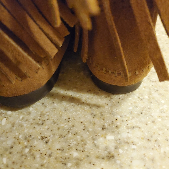 Minnetonka 3-Layer Fringe Boot - Picture 5 of 6